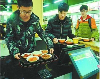 十大黑科技高校食堂揭晓 3秒结算的智能食堂如何重塑校园餐饮体验？